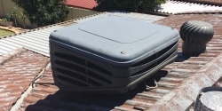 Evaporative cooling unit