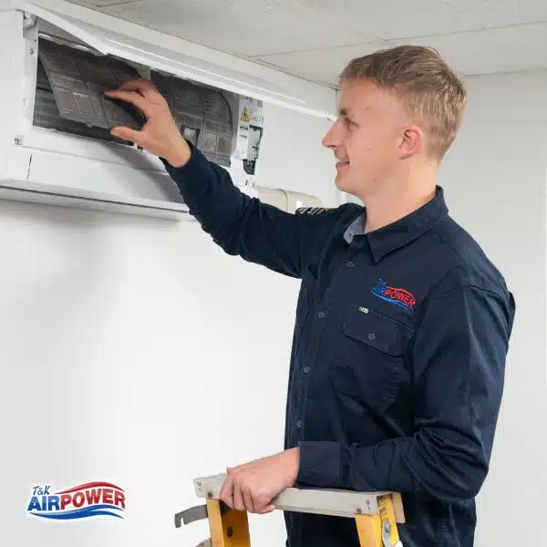 How a Clean Air Con Filter Can Slash Your Energy Bills 1 Cleaning Air filter