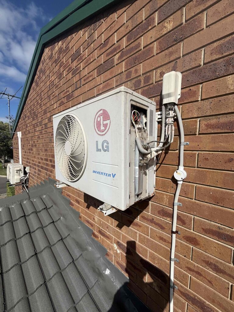 Air Conditioning Installation Mistakes 5 Perished pipe insulation exposing pipes