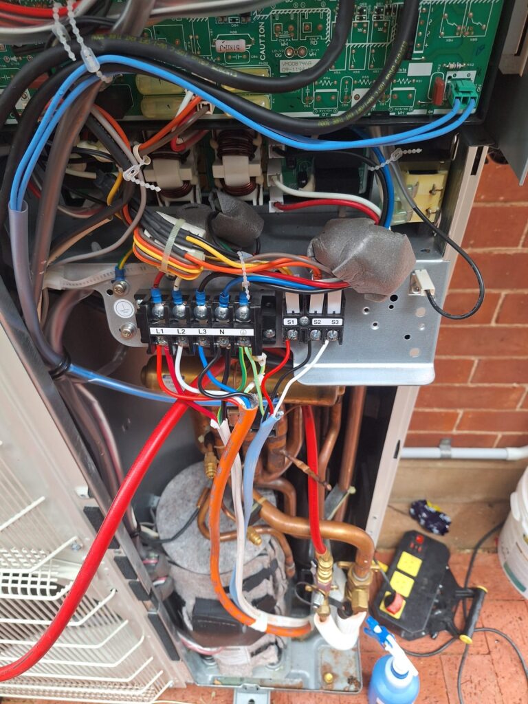 Air Conditioning Installation Mistakes 25 blue interconnect incorrectly used which affects warranty